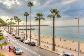 Air-conditioned studio with a furnished terrace at the foot of the beaches